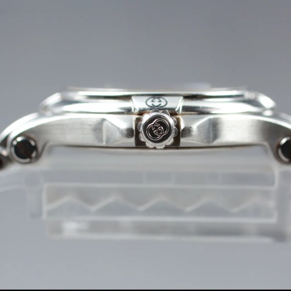 Gucci Italian Luxury Watch - Picture 9 of 11